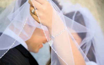 How to Make Your Own Wedding Veil in 5 Easy Steps