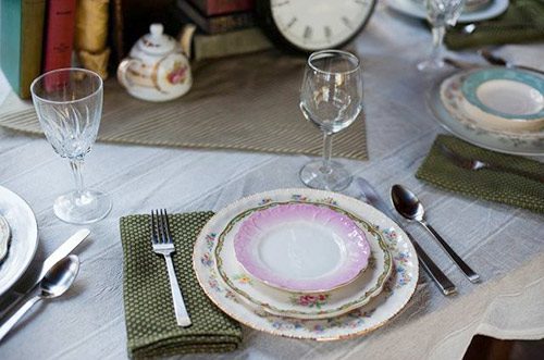Table settings in the vintage theme
