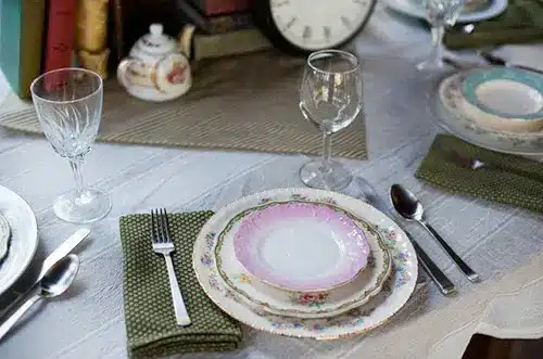 Table settings in the vintage theme