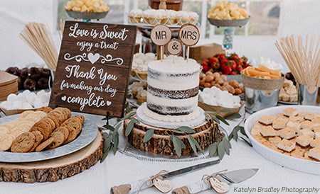 Tree stumps used as cake chargers. Photo by Katelyn Bradley Photography