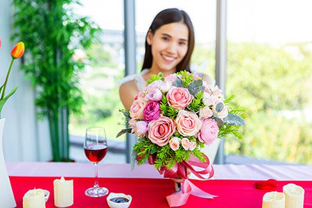 Florist presents her work at a wedding expo