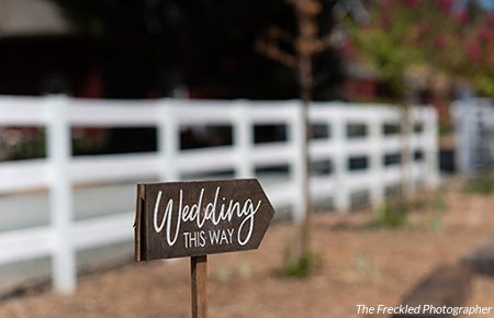 A rustic sign welcomes guest to a wedding at the Rough & Ready Vineyards