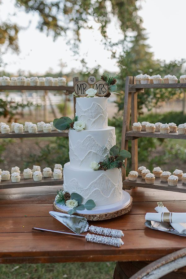 Featured wedding cake