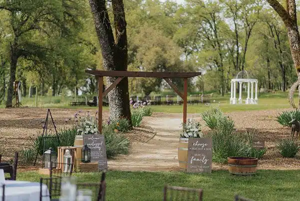 Rough and Ready Vineyards walkway from reception area to ceremony spot