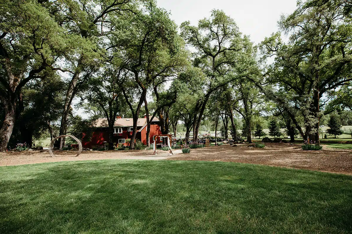 KN_2025-05-03-153648-9Y1A8219 rough and ready vineyards barn